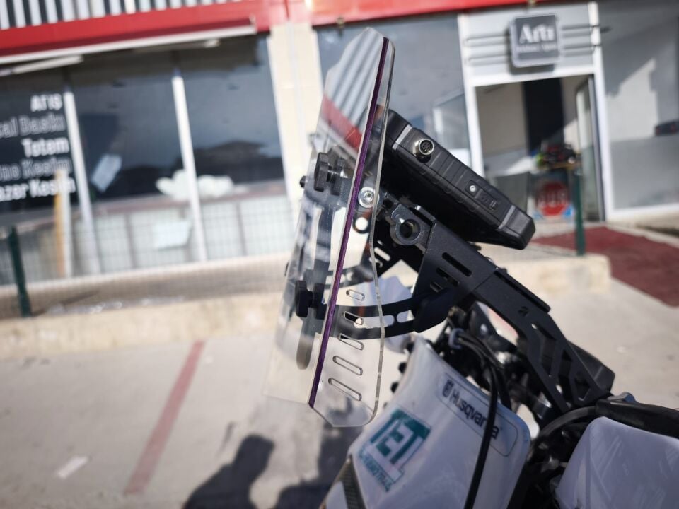 Evrensel Ralli Navigasyon Kulesi